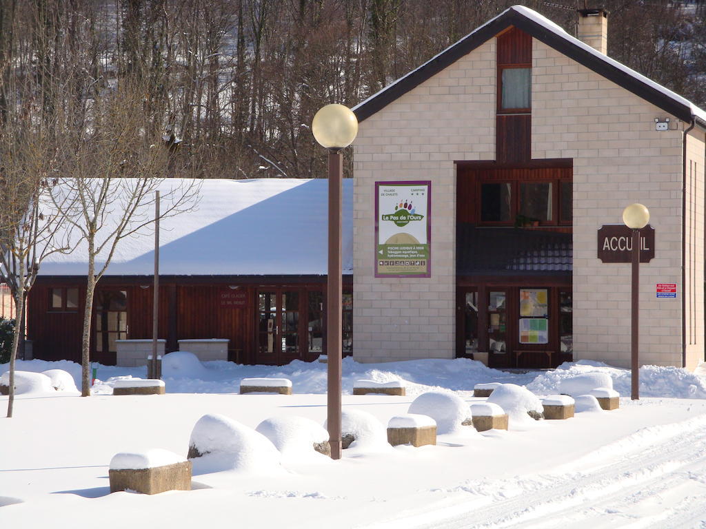 Le Pas De L'Ours Hotel Aston Exterior photo